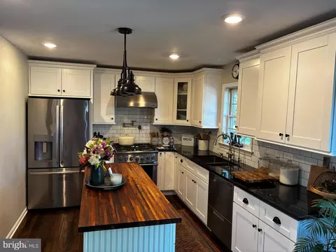 Kitchen - 15 Limestone Ct, Lititz, PA 17543 photo 6 of 8