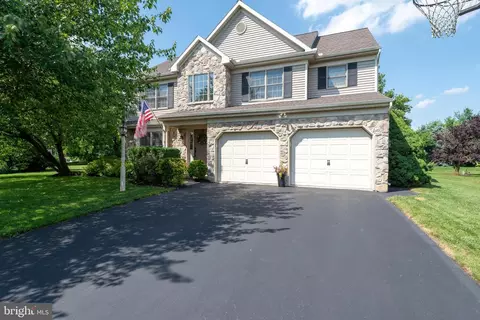 Exterior - 15 Limestone Ct, Lititz, PA 17543 photo 3 of 13