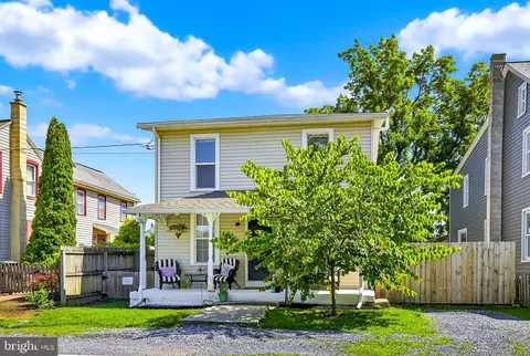 169 W Broad St, Salunga, PA 17538