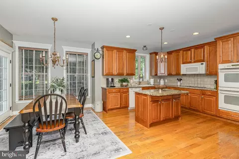 Kitchen - 317 Cobblers Ct, Lititz, PA 17543 photo 3 of 3
