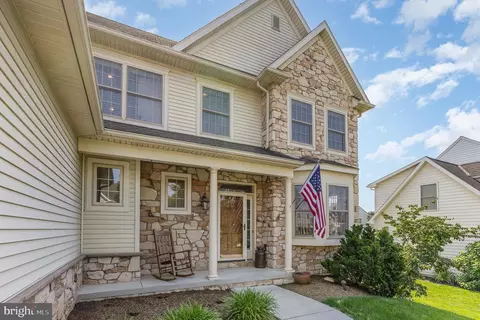 Exterior - 317 Cobblers Ct, Lititz, PA 17543 photo 3 of 5