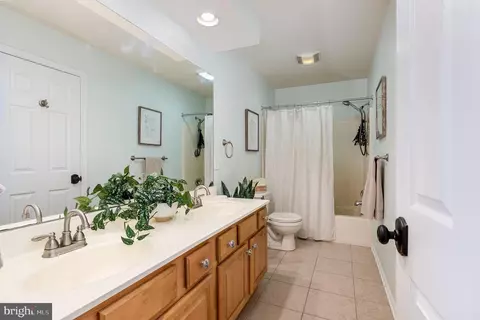 Bath - 317 Cobblers Ct, Lititz, PA 17543 photo 3 of 3