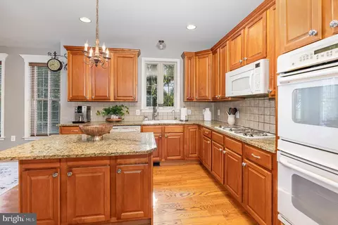 Kitchen - 317 Cobblers Ct, Lititz, PA 17543 photo 1 of 3