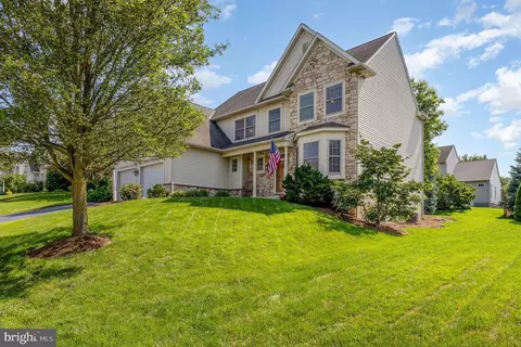 Exterior - 317 Cobblers Ct, Lititz, PA 17543 photo 2 of 5