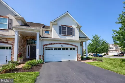 108 Winterberry Ct, Lititz, PA 17543 photo 3