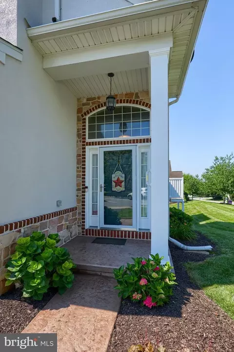 108 Winterberry Ct, Lititz, PA 17543 photo 4