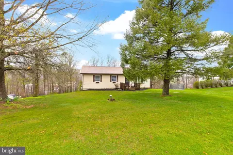 11 Solar Dr, New Providence, PA 17560