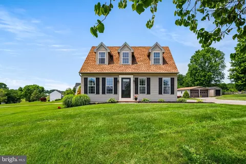 352 Fox Hunt Dr, Nottingham, PA 19362