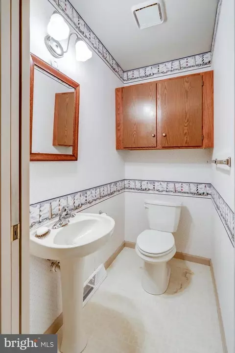 Bath - 7 Kurtz Dr, Lititz, PA 17543 photo 1 of 2