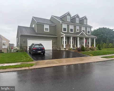 2 Dawkins Dr, East Earl, PA 17519