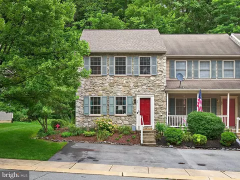 45 Deep Hollow Ln, Lancaster, PA 17603