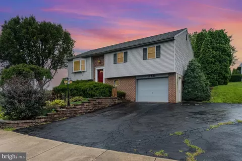 1755 Southport Dr, Lancaster, PA 17603