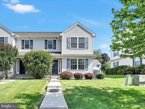 28 Bradford Dr, Leola, PA 17540