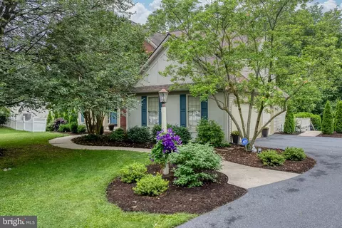 16 Fox Hollow Dr, Lancaster, PA 17602