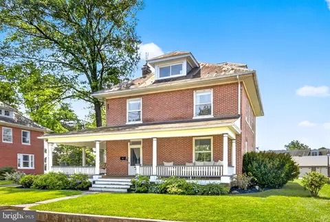 34 Donegal Springs Rd, Mount Joy, PA 17552