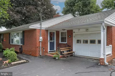 3 Pfautz Ave, Lititz, PA 17543 photo 3