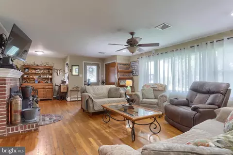 3 Pfautz Ave, Lititz, PA 17543 photo 4