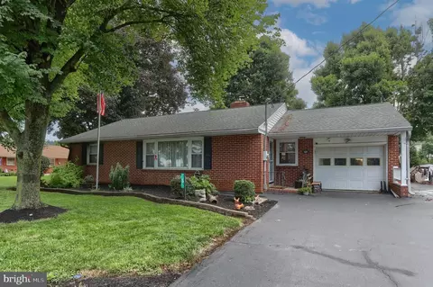 3 Pfautz Ave, Lititz, PA 17543 photo 2