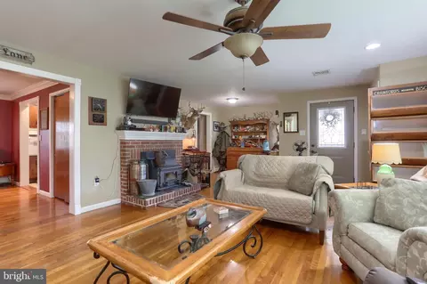 3 Pfautz Ave, Lititz, PA 17543 photo 5