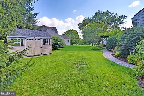 Exterior - 14 Crimson Ln, Lititz, PA 17543 photo 8 of 8