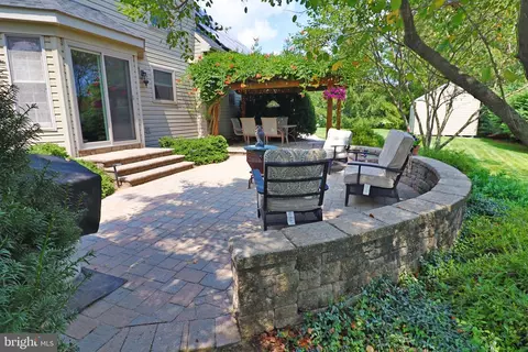 Exterior - 14 Crimson Ln, Lititz, PA 17543 photo 3 of 8