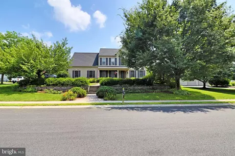 Exterior - 14 Crimson Ln, Lititz, PA 17543 photo 6 of 8