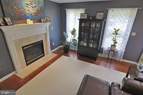 Living - 14 Crimson Ln, Lititz, PA 17543 photo 1 of 1