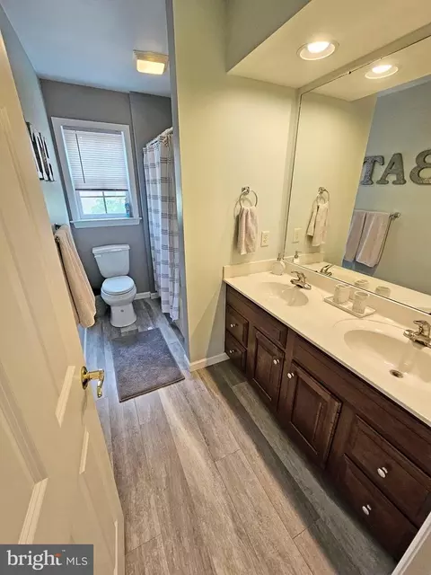 Bath - 14 Crimson Ln, Lititz, PA 17543 photo 2 of 3