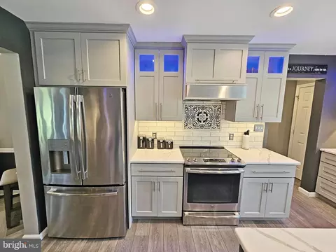 Kitchen - 14 Crimson Ln, Lititz, PA 17543 photo 3 of 6