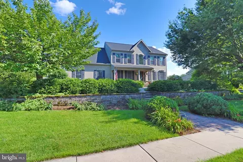 14 Crimson Ln, Lititz, PA 17543