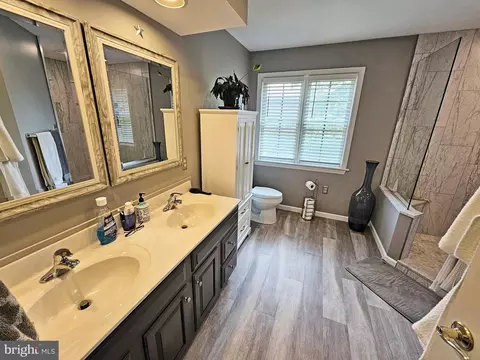 Bath - 14 Crimson Ln, Lititz, PA 17543 photo 1 of 3