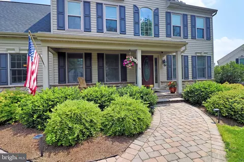 Exterior - 14 Crimson Ln, Lititz, PA 17543 photo 2 of 8