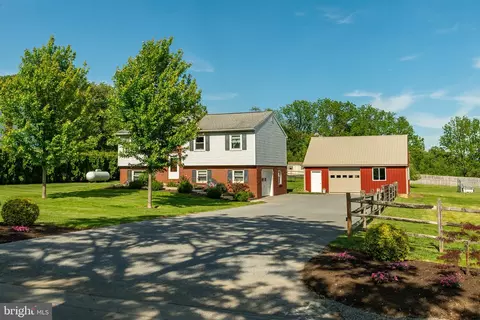 457 Lynch Rd, New Holland, PA 17557