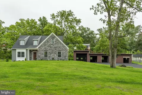 105 Lake Rd, Elizabethtown, PA 17022