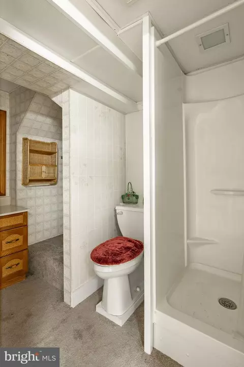 Bath - 38 Skyview Ln, Lititz, PA 17543 photo 3 of 4
