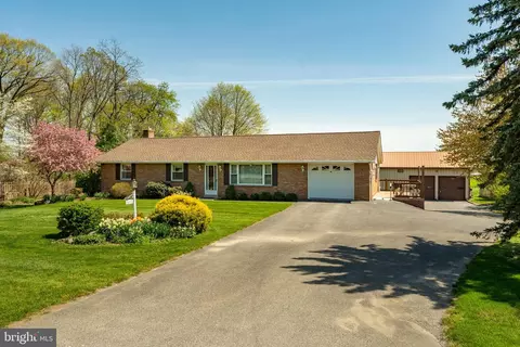 Exterior - 38 Skyview Ln, Lititz, PA 17543 photo 2 of 11