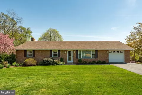Exterior - 38 Skyview Ln, Lititz, PA 17543 photo 1 of 11