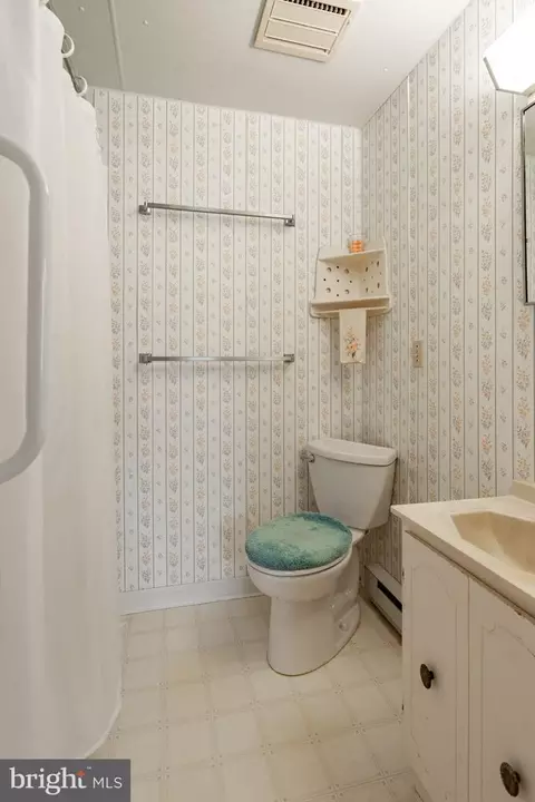 Bath - 38 Skyview Ln, Lititz, PA 17543 photo 1 of 4