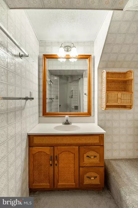 Bath - 38 Skyview Ln, Lititz, PA 17543 photo 4 of 4