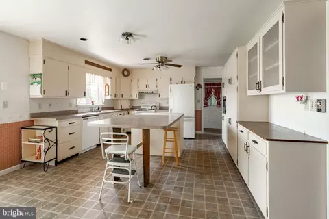 Kitchen - 38 Skyview Ln, Lititz, PA 17543 photo 1 of 4