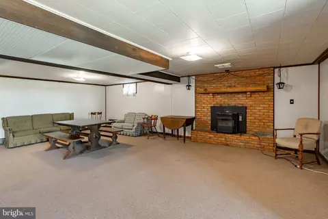 Living - 38 Skyview Ln, Lititz, PA 17543 photo 4 of 5
