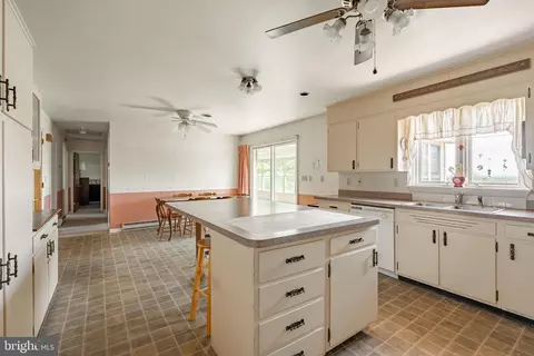 Kitchen - 38 Skyview Ln, Lititz, PA 17543 photo 3 of 4