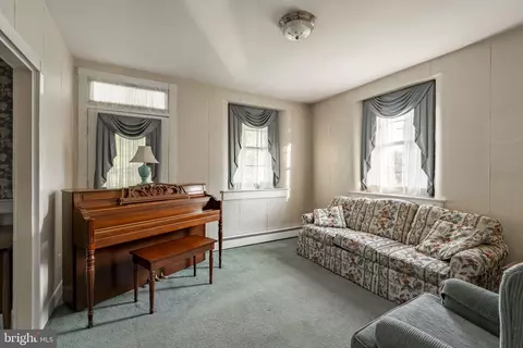 Living - 1407 Brunnerville Rd, Lititz, PA 17543 photo 3 of 4