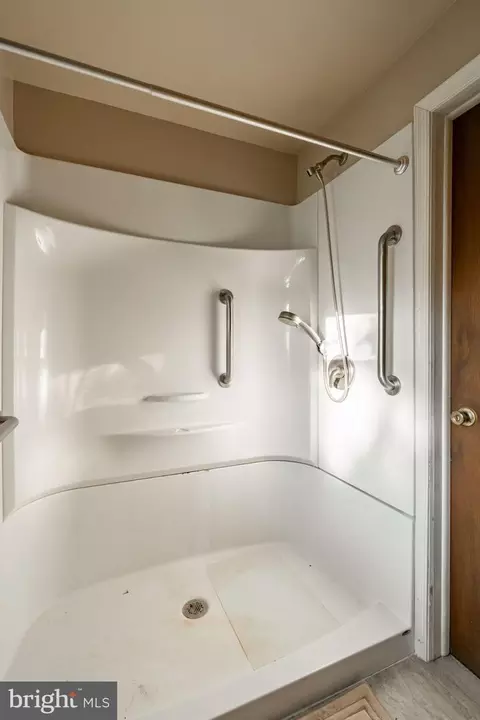 Bath - 1407 Brunnerville Rd, Lititz, PA 17543 photo 1 of 4