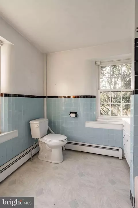 Bath - 1407 Brunnerville Rd, Lititz, PA 17543 photo 2 of 4