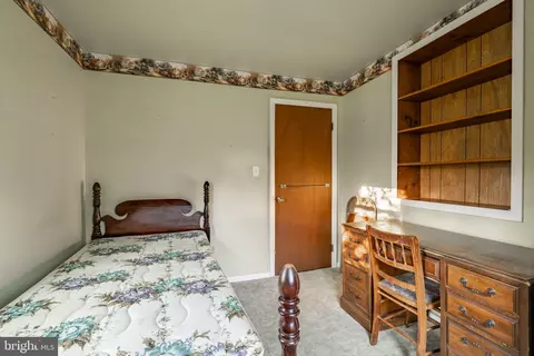 Bedroom - 1407 Brunnerville Rd, Lititz, PA 17543 photo 2 of 7