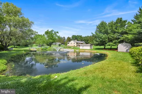 10 Farm Ln # A, Lititz, PA 17543