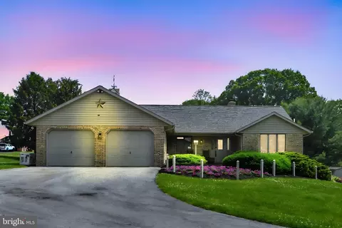 Exterior - 10 Farm Ln # A, Lititz, PA 17543 photo 2 of 8