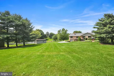 Exterior - 10 Farm Ln # A, Lititz, PA 17543 photo 6 of 8