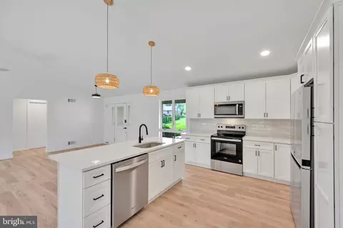 Kitchen - 10 Farm Ln # A, Lititz, PA 17543 photo 3 of 3